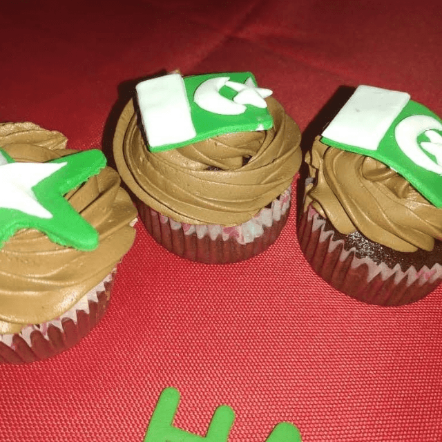 Pakistani Flag Cupcakes